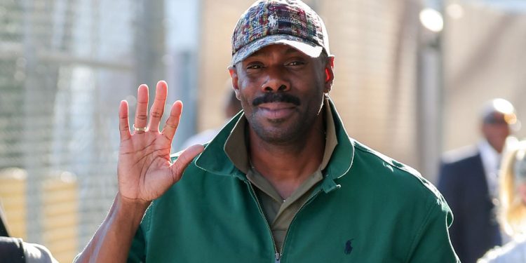 Colman Domingo redefinește gulerul ridicat pe scena late-night