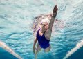 Primul studiu clinic confirmă că înotul combate durerile lombare