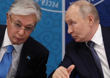 Tokayev îi cere public lui Putin înghețarea războiului din Ucraina