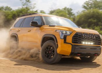 Toyota prezintă gama TRD Pro 2027 cu o nouă culoare și suspensii Fox modernizate