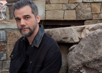 Wagner Moura revine pe Netflix în thrillerul SF „The Last House”