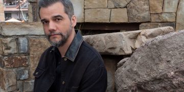 Wagner Moura revine pe Netflix în thrillerul SF „The Last House”