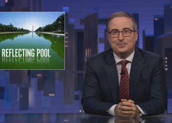 John Oliver își prelungește contractul cu HBO până în 2027