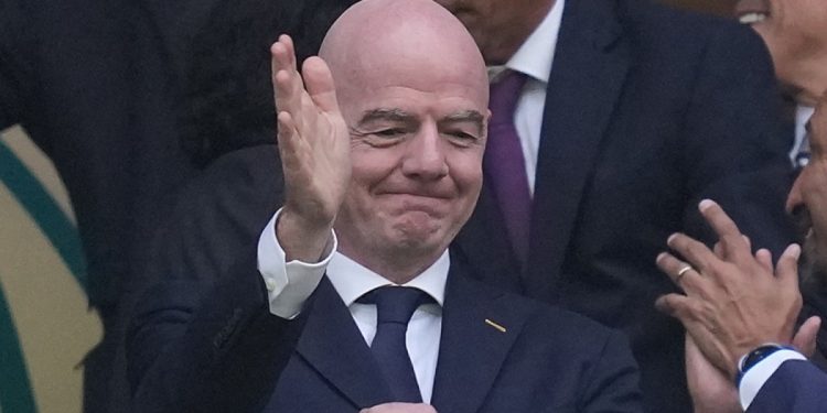 UEFA îl amenință cu judecata pe Gianni Infantino